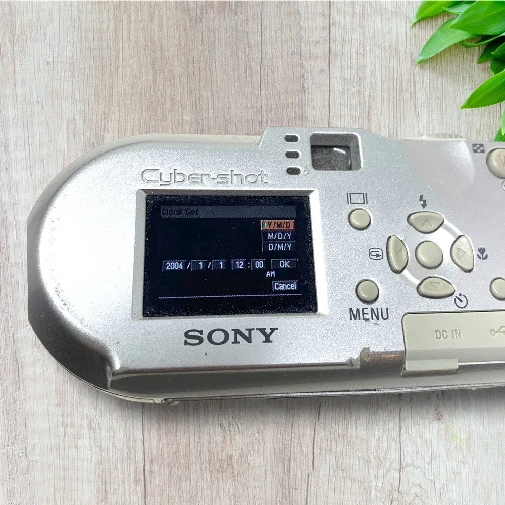 Sony Cyber-shot DSC-P73 4.1MP Digital Camera 3x Zoom Tested 128MB Card Case